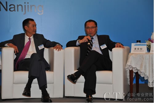 飛翱集團主席及行政總裁， 黃有權先生回答現(xiàn)場提問